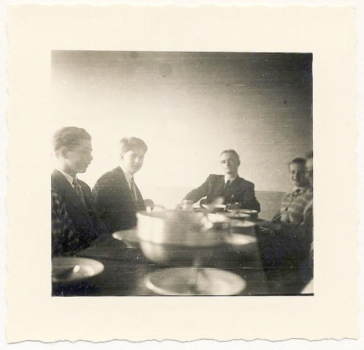 Vor leeren Tellern...: Gerrit, Wilhelm, StA Otto Eisenbart, Hanna, (?)