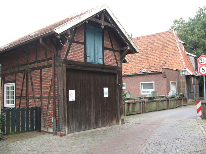 Im Vordergrund das ehemalige S�gewerk, dahinter die Kornmh�hle