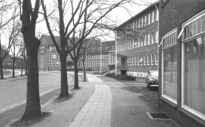 Stadtring Blickrichtung Bahnhof mit Arbeitsamt und anderen Behrden, 1957