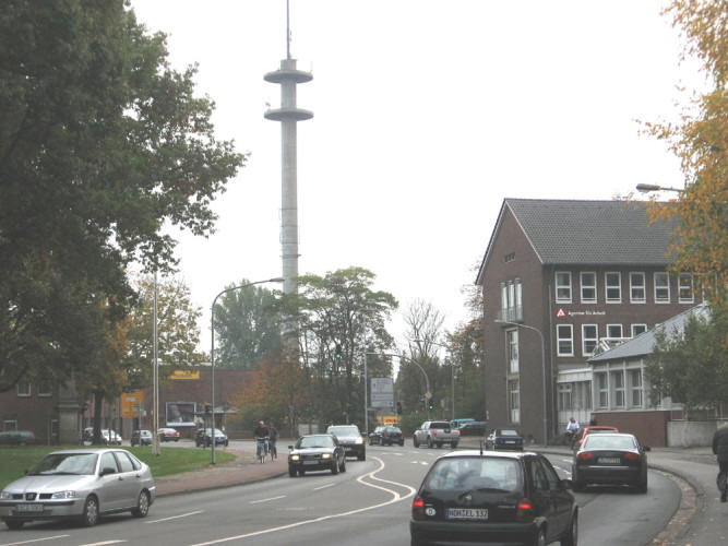 Stadring Blickrichtung Bahnhof mit Agentur fr Arbeit und Fernsehturm, 2007
