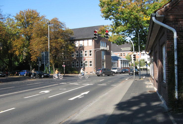 "Arbeitsamt und ehemals Foto Zahn"